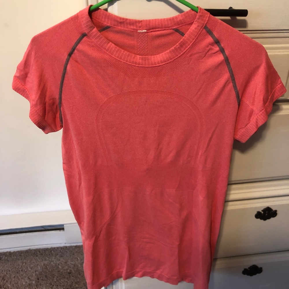 Lululemon Swiftly Tech Short Sleeve Workout Shirt Size 10 Salmon Pink Red Coral